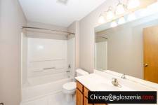 Witam Panstwa! Polecam do kupna condo W Silverstone Lake w Carpentersville!