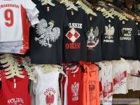 polskie koszulki ,czapeczki, bluzy ,flagi, choragiewki, etc.