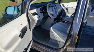 2011 Toyota Sienna LE 3.5L 8 passengers FWD