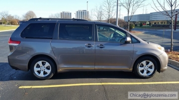 2011 Toyota Sienna LE 3.5L 8 passengers FWD