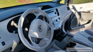 2011 Toyota Sienna LE 3.5L 8 passengers FWD