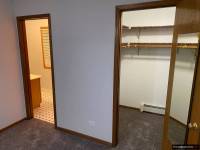 For rent 2 bedroom, 1.5 bath, 3rd floor,