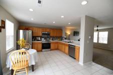 4  SYPIALNIE, 2 PEŁNE ŁAZIENKI  W DENVER COLORADO $329,000